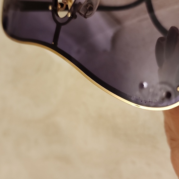 Chanel sunglasses - Picture 4 of 11